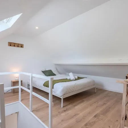 Gasthuis Spacious House With 4 Bedrooms & Garden, Near Tram