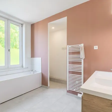 Spacious House With 4 Bedrooms & Garden, Near Tram 게스트하우스 Mouvaux