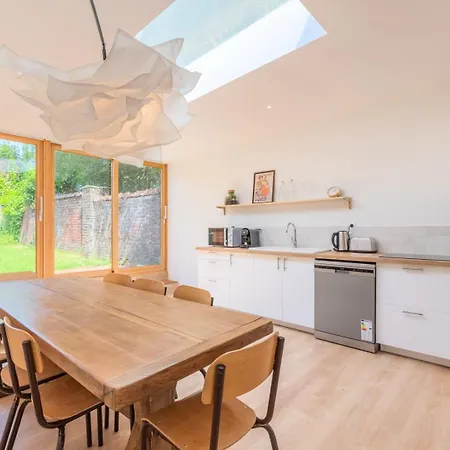 Spacious House With 4 Bedrooms & Garden, Near Tram Gasthuis