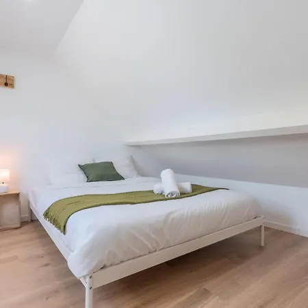 Spacious House With 4 Bedrooms & Garden, Near Tram 게스트하우스 Mouvaux