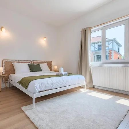 Gasthuis Spacious House With 4 Bedrooms & Garden, Near Tram 3*